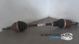 Begagnade Drivaxel, vänster fram Dacia Sandero II 0.9 TCE 12V Pris € 45,00 Marginaltabell erbjuds av Franken Autodemontage B.V.