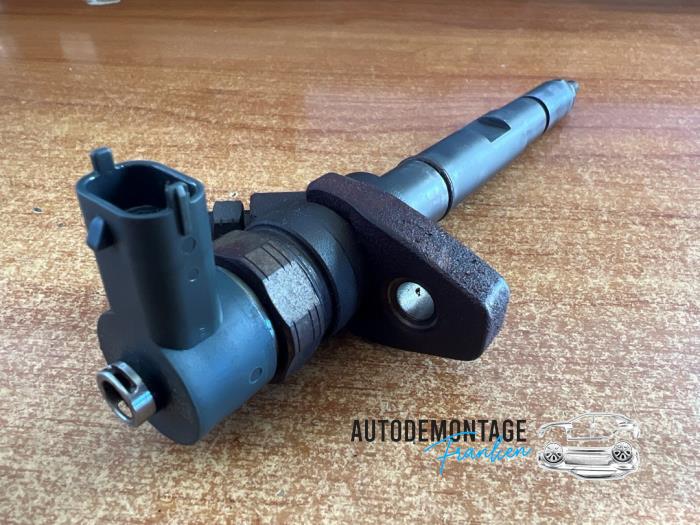 Usagé Injecteurs Hyundai H-300 2.5 CRDi Prix € 100,00 Règlement à la marge proposé par Franken Autodemontage B.V.