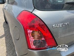 Gebrauchte Rücklicht links Suzuki Swift (ZA/ZC/ZD1/2/3/9) 1.3 D 16V Preis auf Anfrage angeboten von Franken Autodemontage B.V.