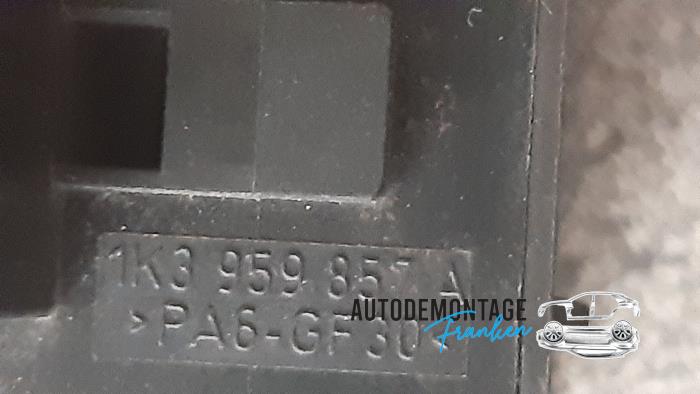 Interruptor de ventanilla eléctrica de un Volkswagen Golf VI (5K1) 1.6 TDI 16V 2011