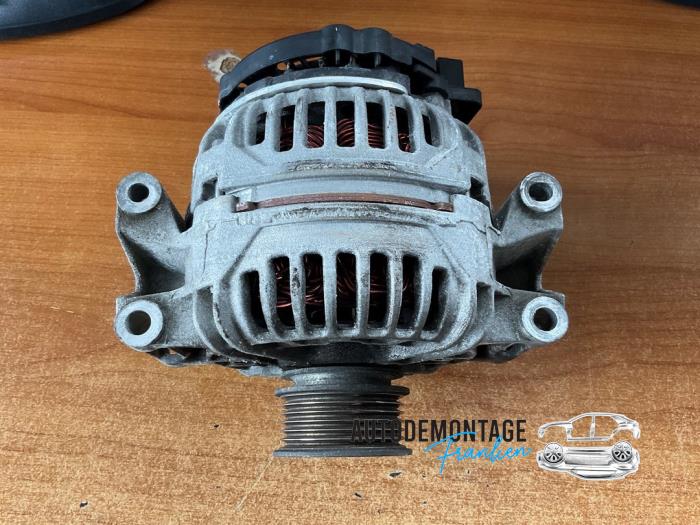 Dynamo van een Volkswagen Tiguan (5N1/2) 2.0 TSI 16V 4Motion 2011