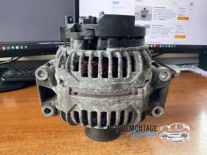Dynamo van een Volkswagen Tiguan (5N1/2) 2.0 TSI 16V 4Motion 2011