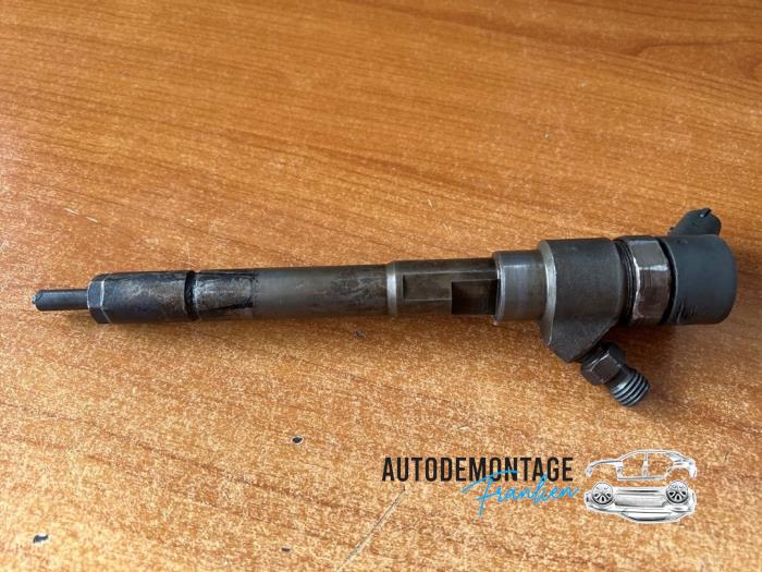 Usados Inyector (diésel) Kia Carens III (FG) 2.0 CRDI VGT 16V Precio € 70,00 Norma de margen ofrecido por Franken Autodemontage B.V.