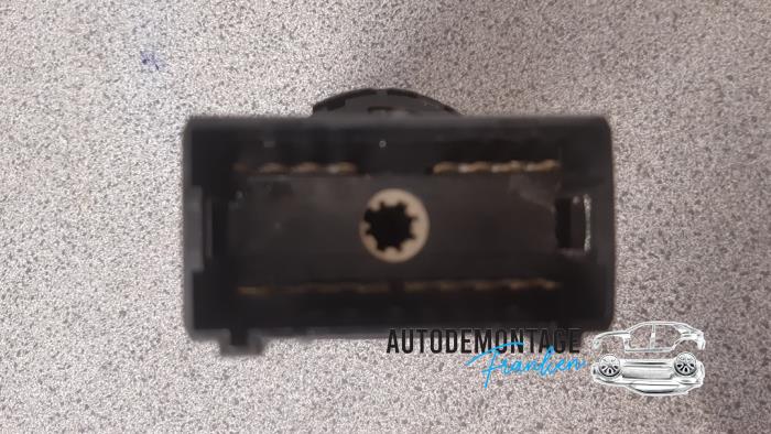 Light switch from a Volkswagen Transporter T5 1.9 TDi 2007