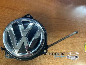 Używane Uchwyt tylnej klapy Volkswagen Golf VII Variant (AUVV) 2.0 TDI 16V Cena na żądanie oferowane przez Franken Autodemontage B.V.