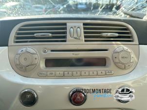 Usados Reproductor de CD y radio Fiat 500 (312) 1.2 69 Precio de solicitud ofrecido por Franken Autodemontage B.V.