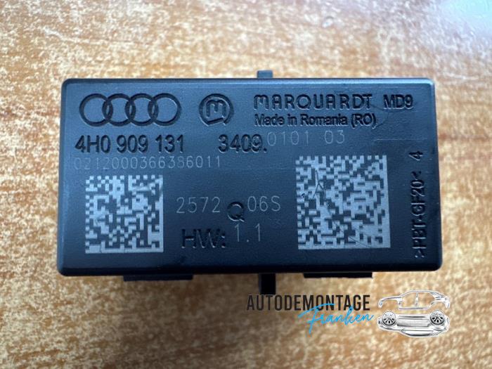 Electronic ignition key from a Audi A6 Avant (C7) 2.0 TDI 16V 2012