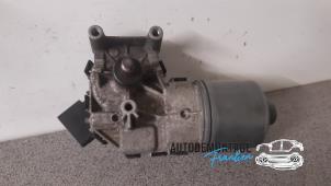 Used Front wiper motor Renault Clio II Societe (SB) 1.2 Price on request offered by Franken Autodemontage B.V.