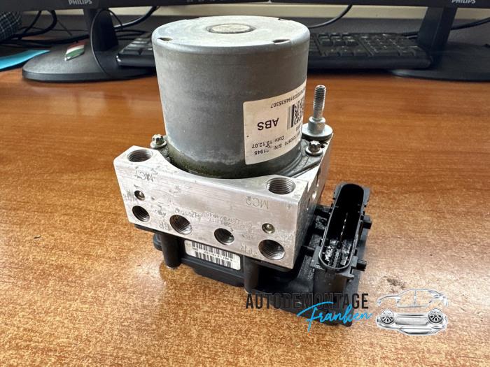 Begagnade ABS-pump Fiat Ducato (250) 2.2 D 100 Multijet Euro 4 Pris € 100,00 Marginaltabell erbjuds av Franken Autodemontage B.V.