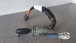 Used Ignition lock + key Renault Clio II (BB/CB) 1.2 16V Price on request offered by Franken Autodemontage B.V.