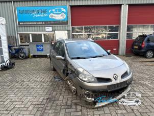 Used Front brake calliper, right Renault Clio III Estate/Grandtour (KR) 1.6 16V Price on request offered by Franken Autodemontage B.V.