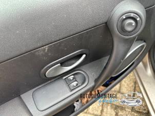 Used Electric window switch Renault Clio III Estate/Grandtour (KR) 1.6 16V Price on request offered by Franken Autodemontage B.V.
