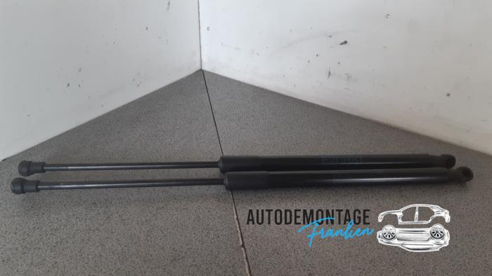 Set of tailgate gas struts from a BMW 1 serie (F20) 116i 1.5 12V 2019