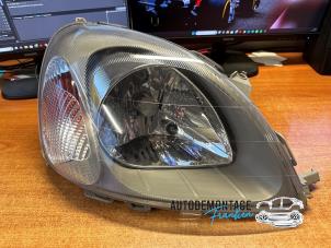 Used Headlight, right Toyota Yaris (P1) 1.0 16V VVT-i Price on request offered by Franken Autodemontage B.V.