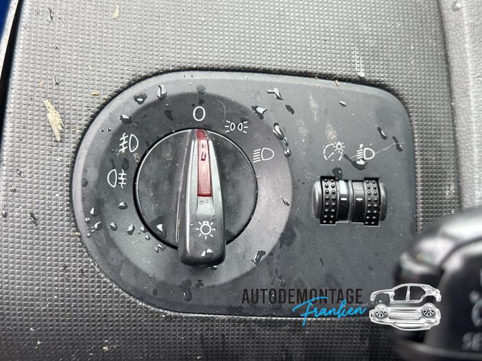 Light switch from a Seat Ibiza ST (6J8) 1.2 TDI Ecomotive 2011