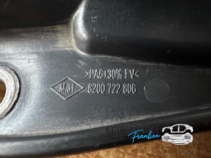 Oil cap from a Mercedes-Benz A (W176) 1.5 A-180 CDI, A-180d 16V 2018