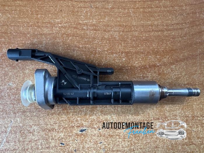 Injector (petrol injection) from a BMW 1 serie (F20) 116i 1.5 12V 2019