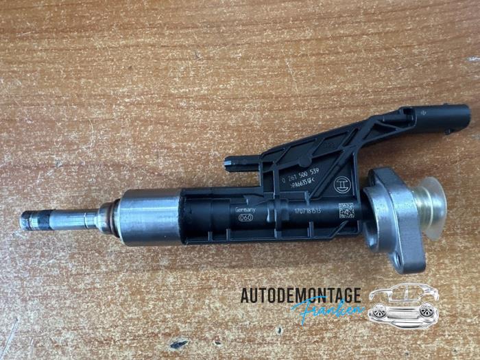 Injector (petrol injection) from a BMW 1 serie (F20) 116i 1.5 12V 2019