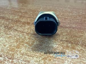 Engine temperature sensor from a BMW 1 serie (F20) 116i 1.5 12V 2019