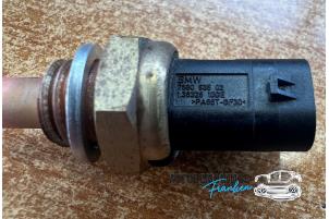 Engine temperature sensor from a BMW 1 serie (F20) 116i 1.5 12V 2019
