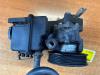 Power steering pump from a Mercedes Vito (639.6), 2003 / 2014 2.2 113 CDI 16V Euro 5, Delivery, Diesel, 2.143cc, 100kW (136pk), RWD, OM651940, 2010-09, 639.601; 639.603; 639.605 2012