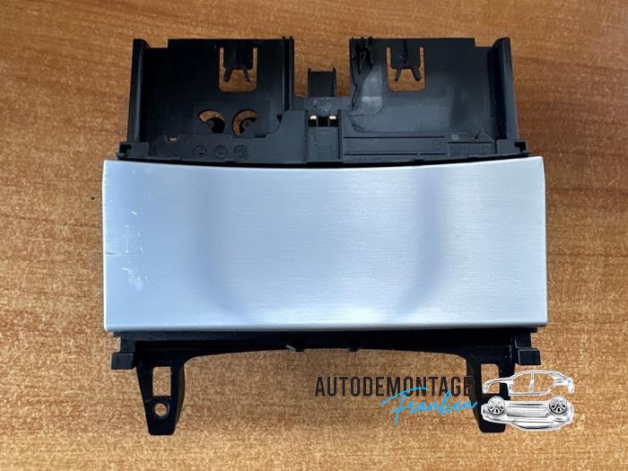 Begagnade Askkopp, fram Mercedes C Estate (S204) 1.8 C-180 CGI 16V Pris € 25,00 Marginaltabell erbjuds av Franken Autodemontage B.V.
