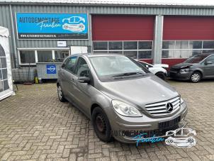 Used Wiper mechanism Mercedes B (W245,242) 2.0 B-180 CDI 16V Price on request offered by Franken Autodemontage B.V.