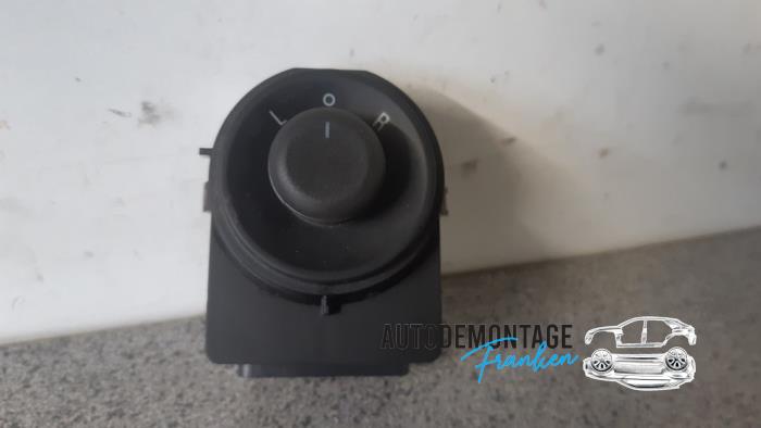 Używane Przelacznik lusterka Opel Astra J (PC6/PD6/PE6/PF6) 1.7 CDTi 16V 110 Cena € 15,00 Procedura marży oferowane przez Franken Autodemontage B.V.
