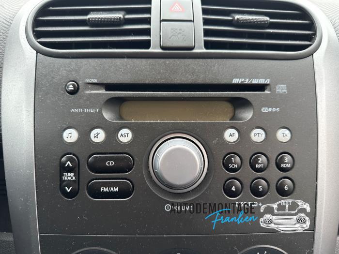 Reproductor de CD y radio de un Opel Agila (B) 1.0 12V 2008