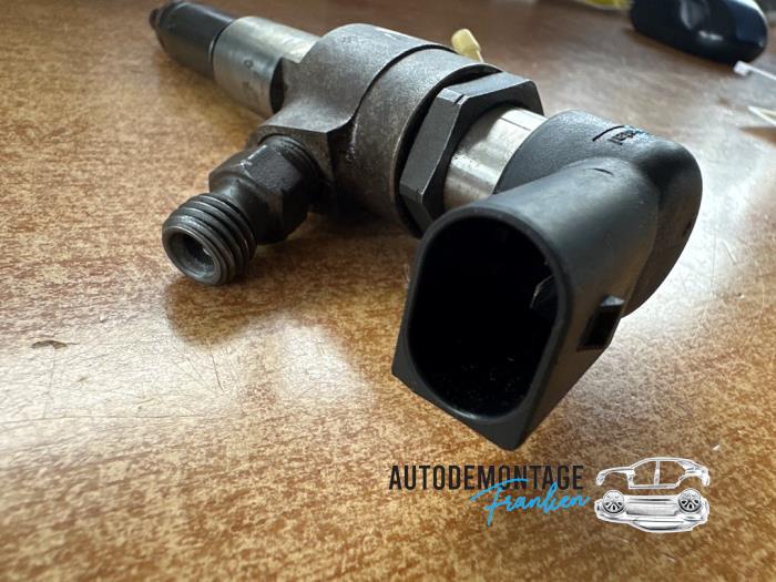 Injector (diesel) from a Ford Fiesta 5 (JD/JH) 1.4 TDCi 2008