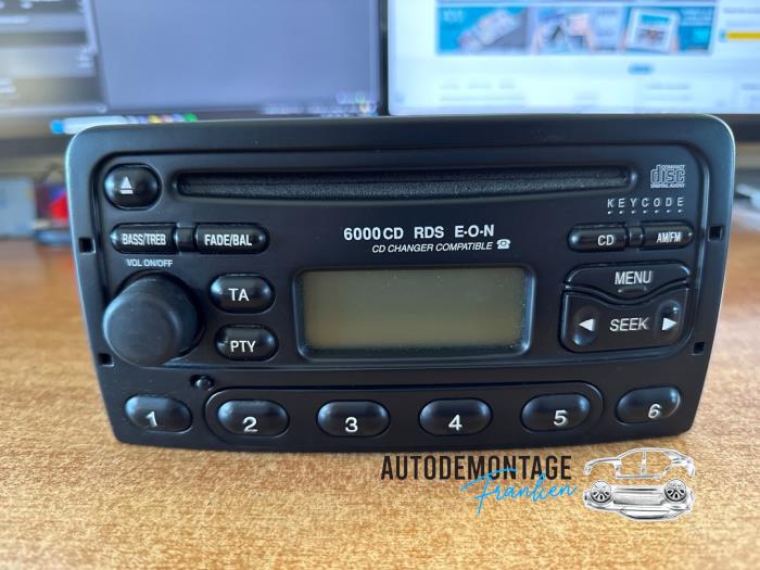 Radio CD Spieler van een Ford Focus 1 1.6 16V 2000