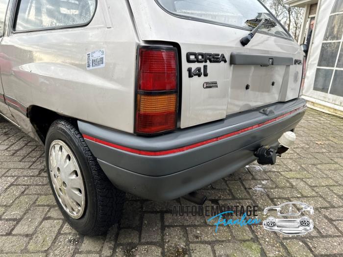 Pare choc arrière d'un Opel Corsa A 1.4 i,Swing,City,GL,GT Kat. 1991