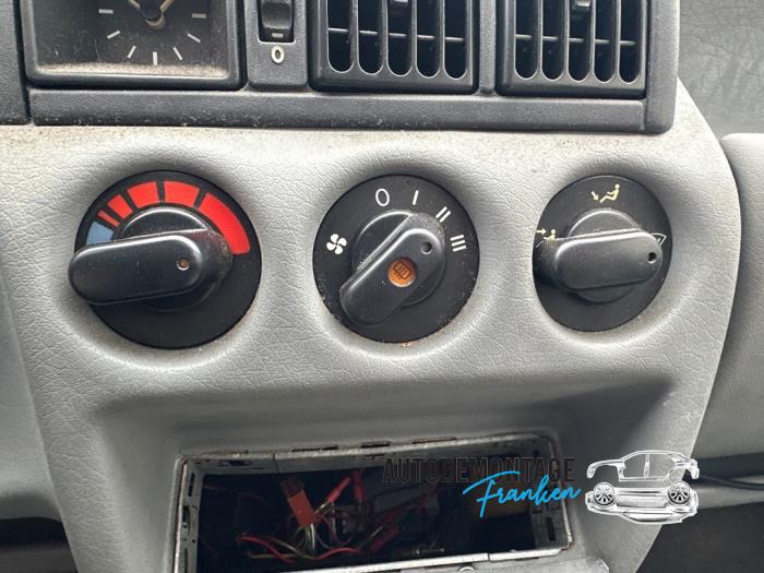 Panel de control de calefacción de un Opel Corsa A 1.4 i,Swing,City,GL,GT Kat. 1991