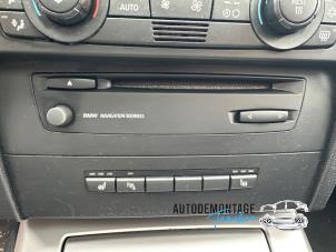 Używane Radioodtwarzacz CD BMW 3 serie (E90) 318i 16V Cena na żądanie oferowane przez Franken Autodemontage B.V.
