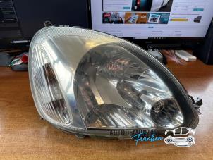 Used Headlight, right Toyota Yaris (P1) 1.3 16V VVT-i Price on request offered by Franken Autodemontage B.V.