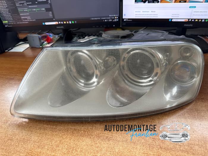 Używane Reflektor lewy Volkswagen Touareg (7LA/7L6) 5.0 TDI V10 Cena € 300,00 Procedura marży oferowane przez Franken Autodemontage B.V.