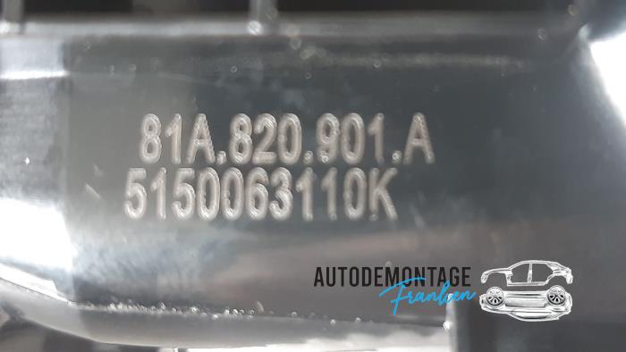 Rejilla de aire de salpicadero de un Audi A3 Sportback (8VA/8VF) 1.0 TFSI 12V 2017