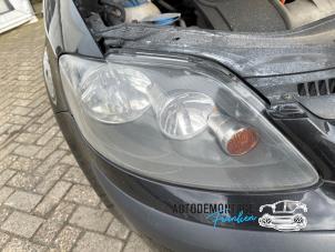 Used Headlight, right Volkswagen Golf Plus (5M1/1KP) 1.4 FSI 16V Price on request offered by Franken Autodemontage B.V.