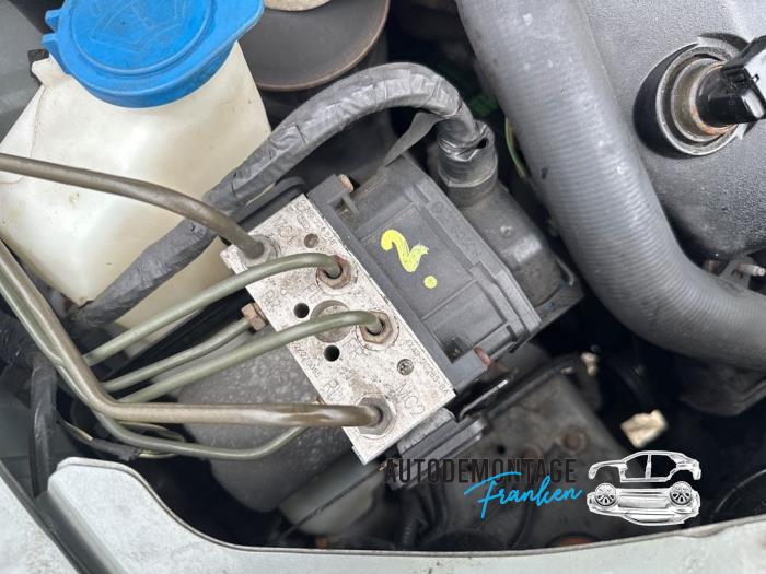 Begagnade ABS-pump Jaguar X-type 2.1 V6 24V Pris på förfrågan erbjuds av Franken Autodemontage B.V.