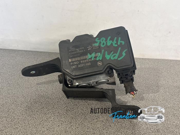 Gebrauchte ABS Pumpe Chevrolet Spark (M300) 1.2 16V LPG Preis € 80,00 Margenregelung angeboten von Franken Autodemontage B.V.