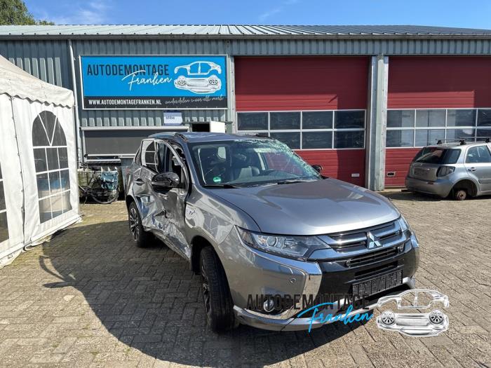 Begagnade Dynamo Mitsubishi Outlander (GF/GG) 2.0 16V PHEV 4x4 Pris på förfrågan erbjuds av Franken Autodemontage B.V.