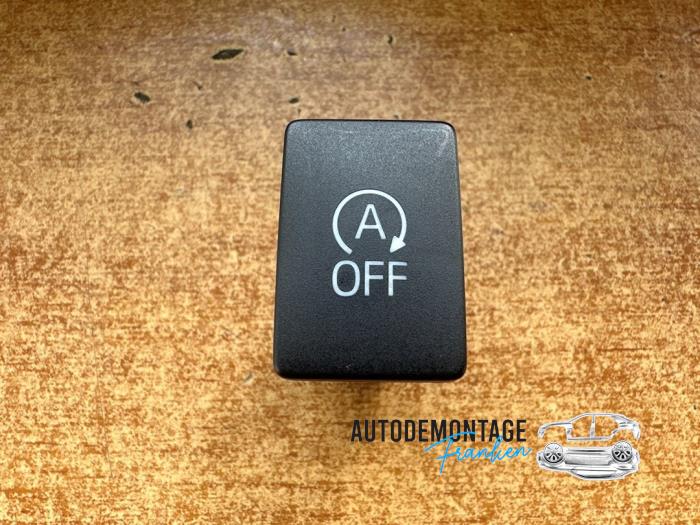 Usados Interruptores Start/Stop Peugeot 108 1.0 12V VVT-i Precio € 10,00 Norma de margen ofrecido por Franken Autodemontage B.V.