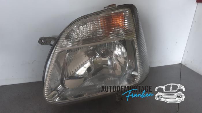 Używane Reflektor lewy Opel Agila (A) 1.3 CDTi 16V Ecotec Cena € 35,00 Procedura marży oferowane przez Franken Autodemontage B.V.