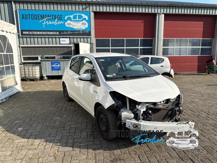 Używane Pradnica Toyota Yaris III (P13) 1.5 16V Hybrid Cena na żądanie oferowane przez Franken Autodemontage B.V.