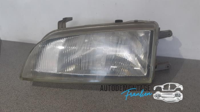Używane Reflektor lewy Suzuki Swift (SF310/413) 1.0i Cena € 30,00 Procedura marży oferowane przez Franken Autodemontage B.V.