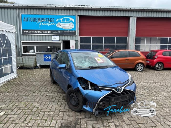 Używane Pradnica Toyota Yaris III (P13) 1.5 16V Hybrid Cena na żądanie oferowane przez Franken Autodemontage B.V.