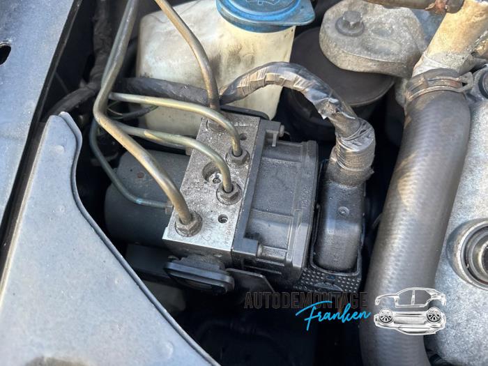 Usagé Bloc ABS Jaguar X-type 2.5 V6 24V Prix sur demande proposé par Franken Autodemontage B.V.