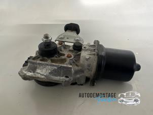 Usagé Moteur essuie-glace avant Renault Clio V (RJAB) 1.0 SCe 75 12V Prix € 80,00 Règlement à la marge proposé par Franken Autodemontage B.V.