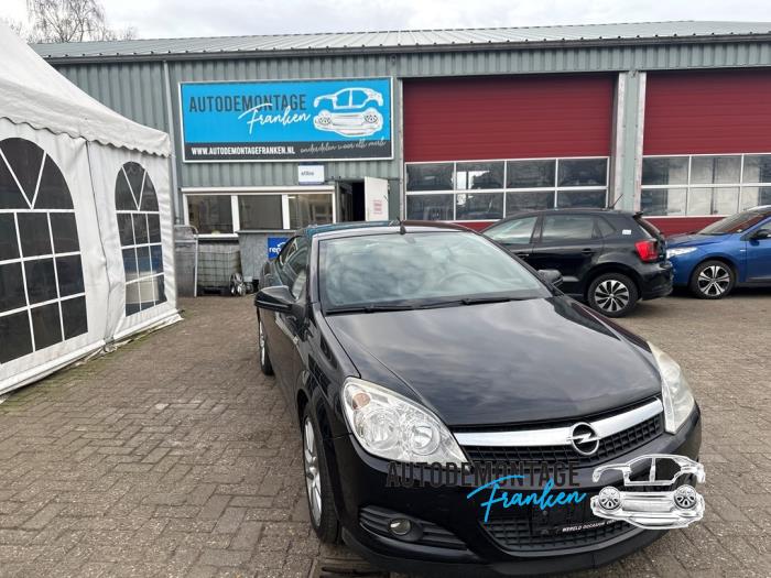Usagé Faux châssis Opel Astra H Twin Top (L67) 1.9 CDTi 16V Prix sur demande proposé par Franken Autodemontage B.V.