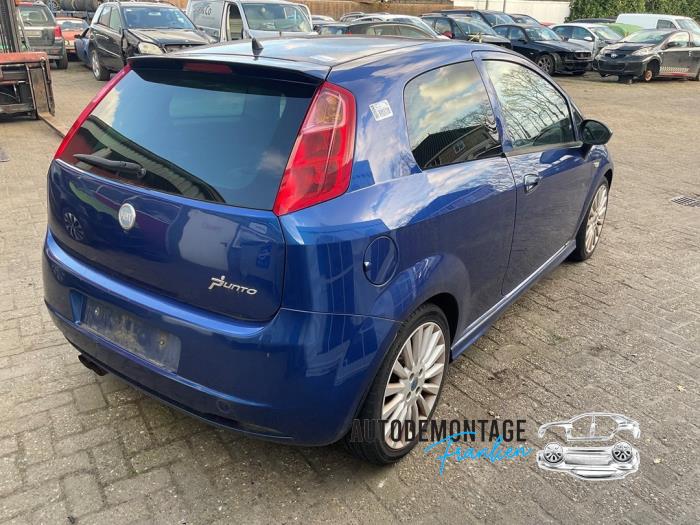 Gebrauchte Hinterachse Vorderradantrieb Fiat Grande Punto (199) 1.4 16V Preis auf Anfrage angeboten von Franken Autodemontage B.V.